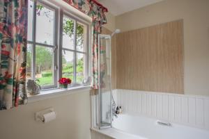 A bathroom at Finglen House 