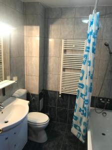 Koupelna v ubytování Casa Nursil + 26 fotografií