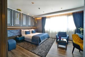 A bed or beds in a room at Amethyst Hotel