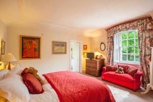 A seating area at Finglen House 