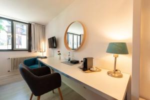 TV a/nebo společenská místnost v ubytování Hotel Am Dom + 37 fotografií