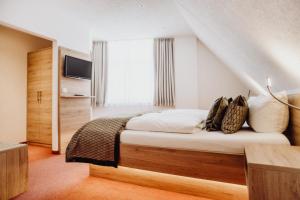 מיטה או מיטות בחדר ב-Hotel Frauensteiner Hof