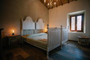 Postel nebo postele na pokoji v ubytování Castello del Trebbio - Spalavento