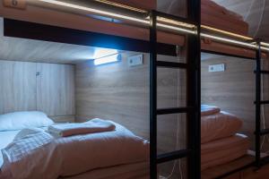 Łóżko lub łóżka w pokoju w obiekcie Hostel Inbox