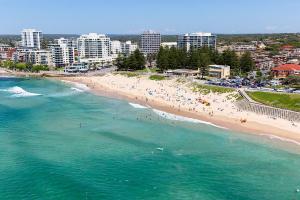 Skats uz naktsmītni Cronulla Beach Break no putna lidojuma