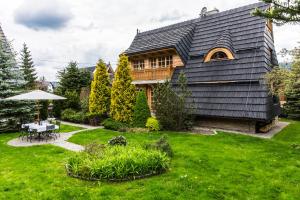Vonkajšia záhrada v ubytovaní udanypobyt Dom Z Ogrodem