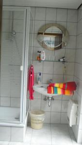 Koupelna v ubytování Ferienwohnung Schroiff + 23 fotografií