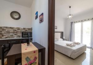 Кровать или кровати в номере Villa Antonis deluxe apartments