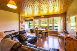 A seating area at Logierait Pine Lodges