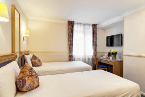 Postel nebo postele na pokoji v ubytování Berjaya Eden Park London Hotel