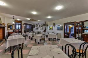 a dining room with white tables and chairs at Hotel Santillana in Santillana del Mar