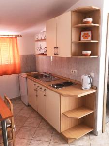 Кухня или мини-кухня в Apartment & Rooms Riva
 +37 фотографий