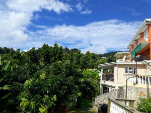 Balkón nebo terasa v ubytování Hibiscus House Seychelles Self Catering