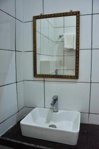Hotel Vamdev Fort的一间浴室