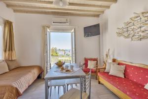 Гостиная зона в Jewel Apartments Mykonos