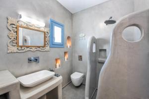 A bathroom at La Boheme Villas Még 29 kép