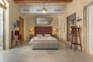 
A bed or beds in a room at Luciano Al Porto Boutique

