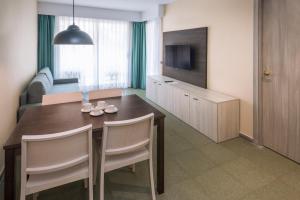 Televízia a/alebo spoločenská miestnosť v ubytovaní GHT Oasis Park & Spa