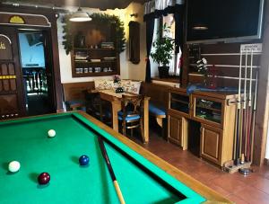 Більярд в Hotel Na Dolině
