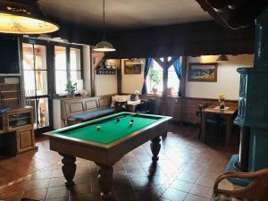 Більярд в Hotel Na Dolině