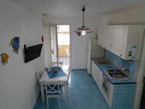 A kitchen or kitchenette at Residenza del Mare & SPA