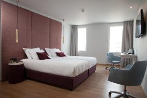Televiisor ja/või meelelahutuskeskus majutusasutuses Athenaeum Smart Hotel