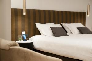 Voodi või voodid majutusasutuse Athenaeum Smart Hotel toas