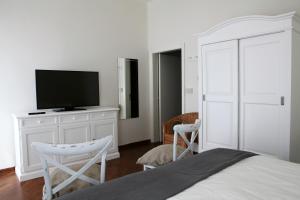 Televízia a/alebo spoločenská miestnosť v ubytovaní La casa di Paolina
