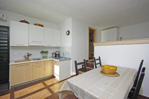 A kitchen or kitchenette at Strandhaus Dalmatien
