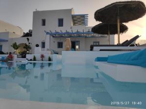 Bazén v ubytovaní Santoxenia luxury villa alebo v jeho blízkosti