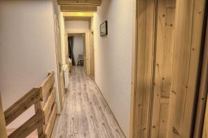 a hallway with wooden flooring and a hallway with wooden doors at Zruby Pod Chopkom in Tale