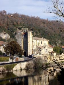 an old building on a hill next to a river at le 25bis in Saint-Martory