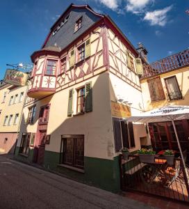 a building with a fence in front of it at Hotel Mosella in Bullay