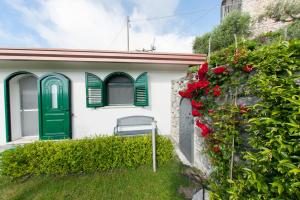 A garden outside Lo Smeraldo Private Pool Villa Ravello by ElodeaGroup