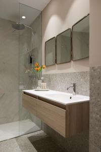 Kúpeľňa v ubytovaní Avenida Suite by FeelFree Rentals + 18 fotografií