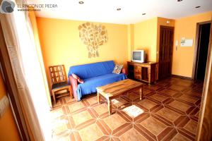 A television and/or entertainment centre at El Rincon de Piedra