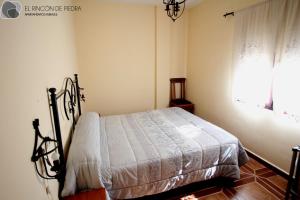 A bed or beds in a room at El Rincon de Piedra