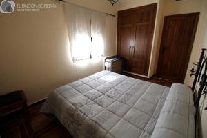 A bed or beds in a room at El Rincon de Piedra