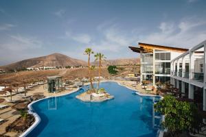 Utsikt mot bassenget på Alua Village Fuerteventura - All Inclusive eller i nærheten