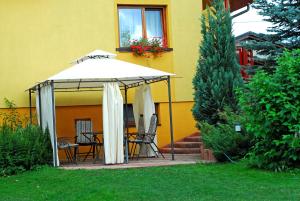 Ein Garten an der Unterkunft VIP Apartmany Besenova