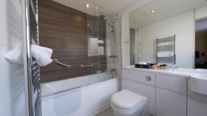Ванная комната в Langstone Cliff Hotel