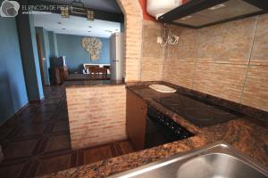 A kitchen or kitchenette at El Rincon de Piedra
