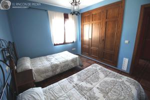 A bed or beds in a room at El Rincon de Piedra