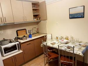 Кухня или мини-кухня в Katina's House
