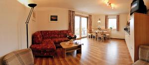 A seating area at Appartements Schusterbauer