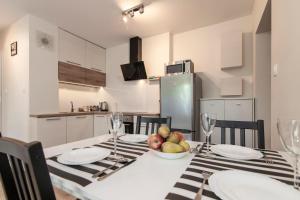 Kuchyňa alebo kuchynka v ubytovaní Apartament 24 ul.Proletariacka 2A centrum
