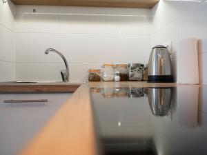 Kuchyňa alebo kuchynka v ubytovaní Apartament 24 ul.Proletariacka 2A centrum