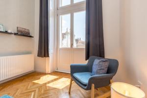 A seating area at Royal Ferenciek Apartment