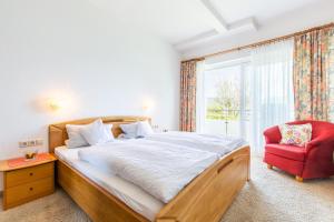 Postel nebo postele na pokoji v ubytování Hotel Pension Café Hasler