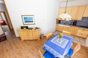 Kuchyň nebo kuchyňský kout v ubytování Hotel Pension Café Hasler